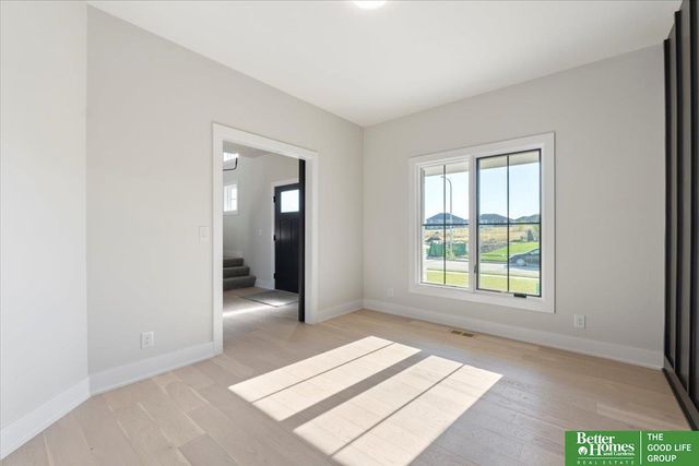 5717 N 198th Street, Elkhorn, NE 68022