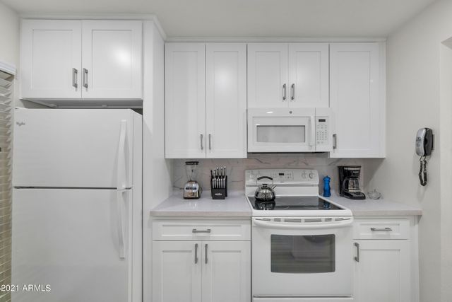 5221 N 24TH Street 106, Phoenix, AZ 85016