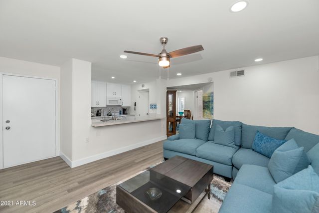 5221 N 24TH Street 106, Phoenix, AZ 85016
