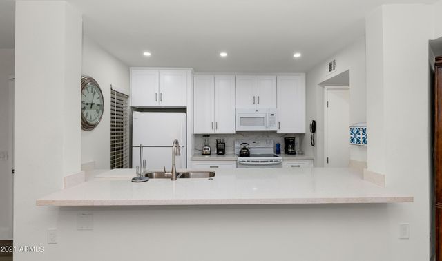 5221 N 24TH Street 106, Phoenix, AZ 85016