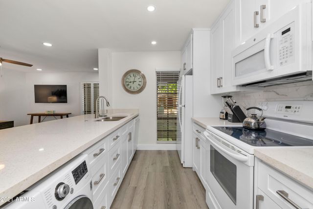 5221 N 24TH Street 106, Phoenix, AZ 85016