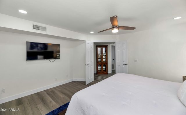 5221 N 24TH Street 106, Phoenix, AZ 85016