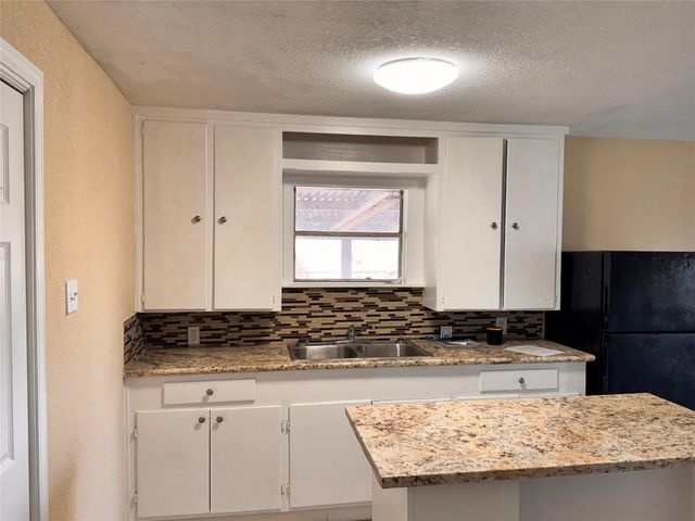 2820 Moore Avenue, Bay City, TX 77414