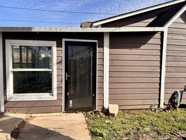 2820 Moore Avenue, Bay City, TX 77414