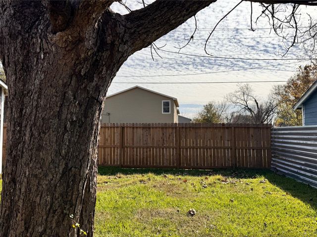 2820 Moore Avenue, Bay City, TX 77414