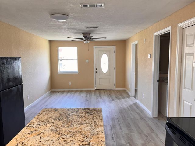 2820 Moore Avenue, Bay City, TX 77414