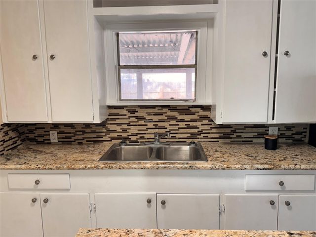 2820 Moore Avenue, Bay City, TX 77414