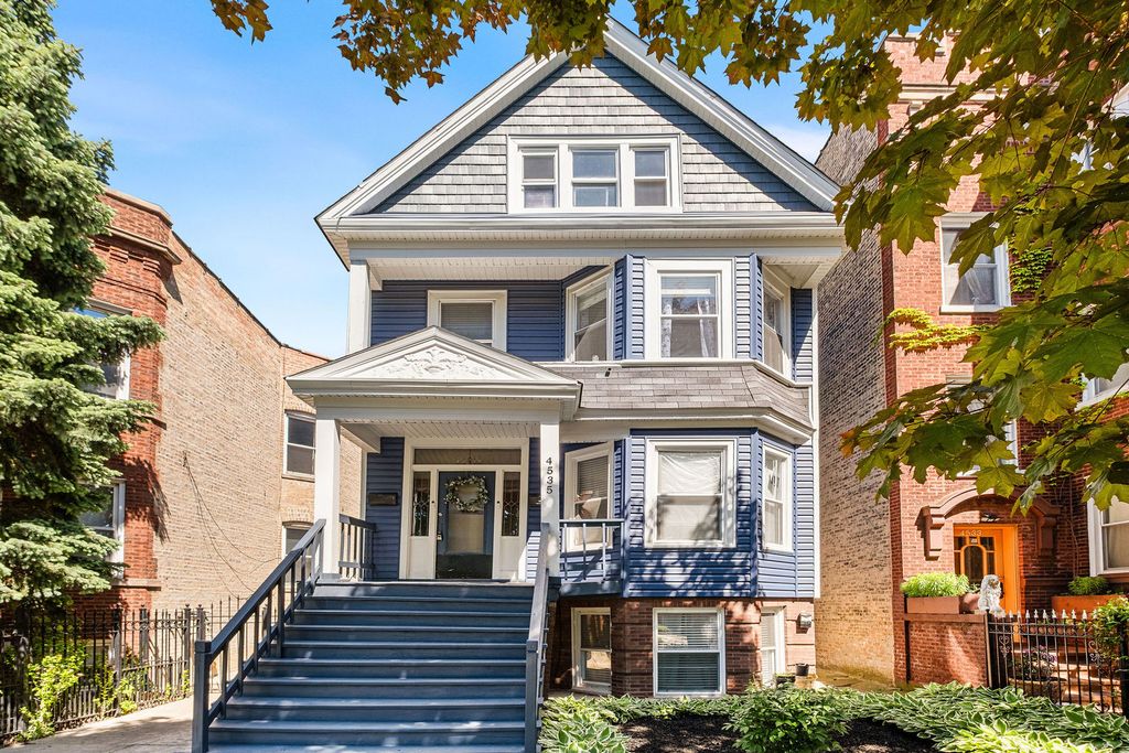 Image 1 of property listing at 4535 N Spaulding Avenue, Chicago, IL 60625
