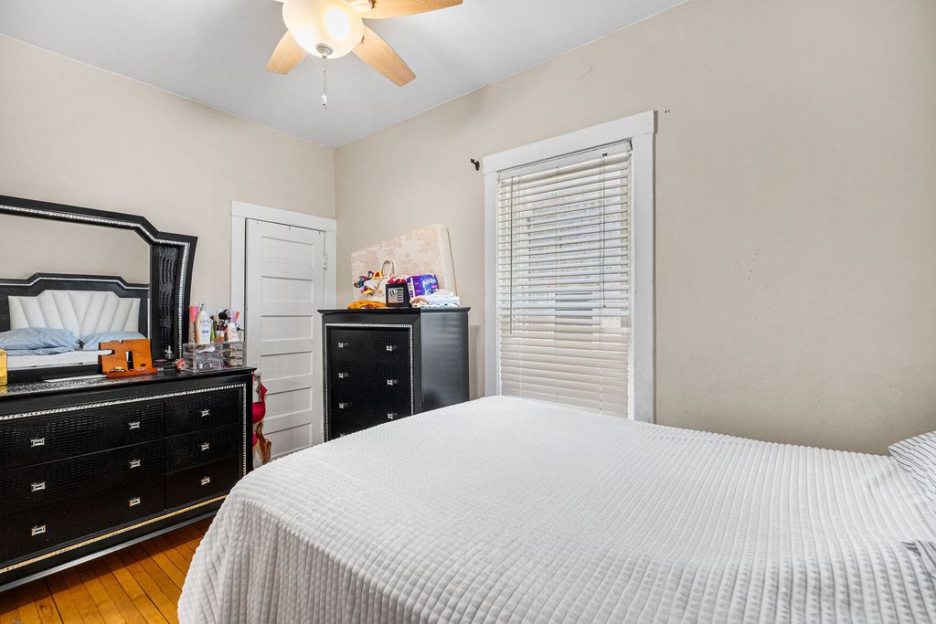 Image 18 of property listing at 4535 N Spaulding Avenue, Chicago, IL 60625