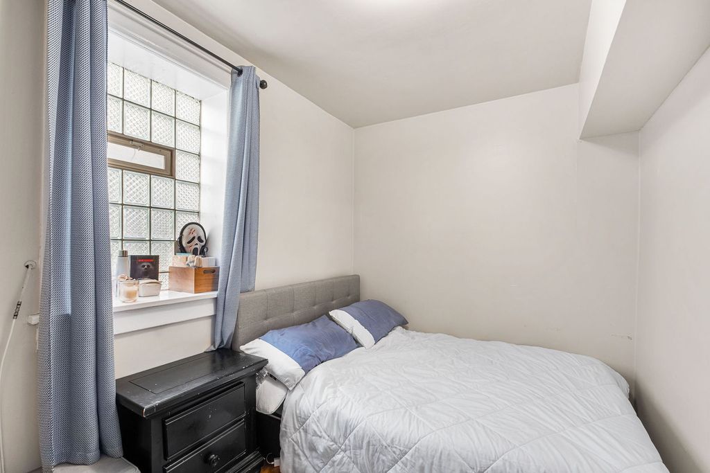 Image 25 of property listing at 4535 N Spaulding Avenue, Chicago, IL 60625