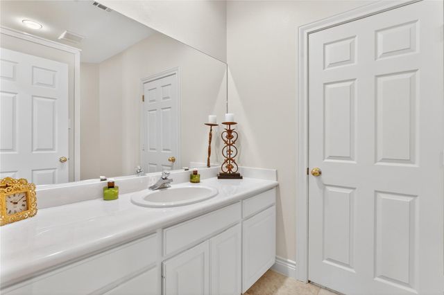 223 Dominion DR, Horseshoe Bay, TX 78657