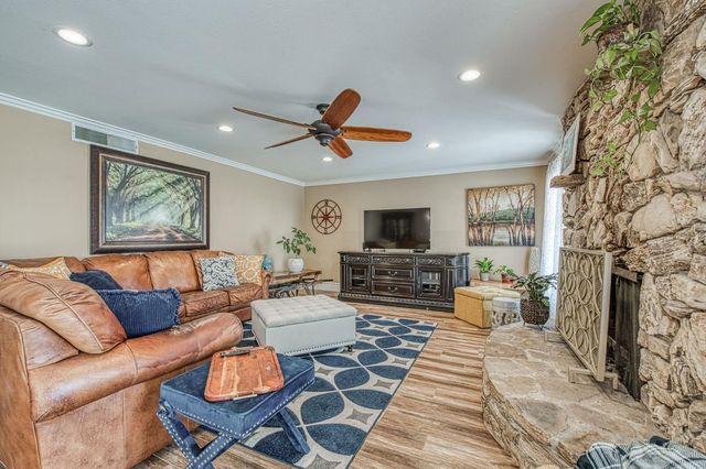 5650 S De Wolf Ave, Fowler, CA 93625