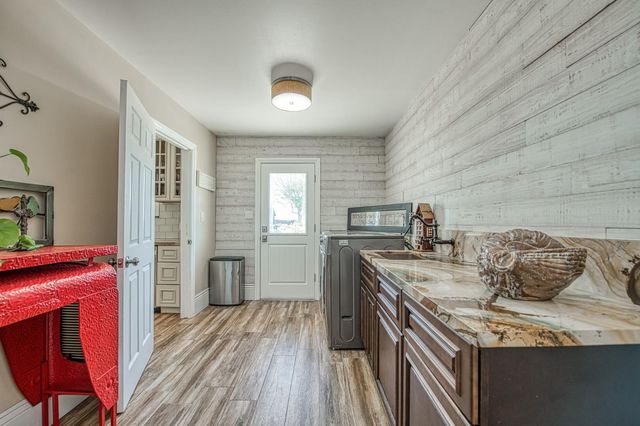 5650 S De Wolf Ave, Fowler, CA 93625