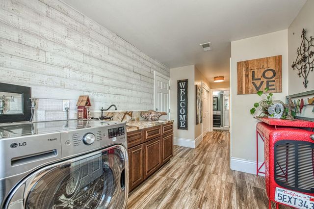 5650 S De Wolf Ave, Fowler, CA 93625