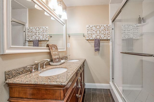 5650 S De Wolf Ave, Fowler, CA 93625