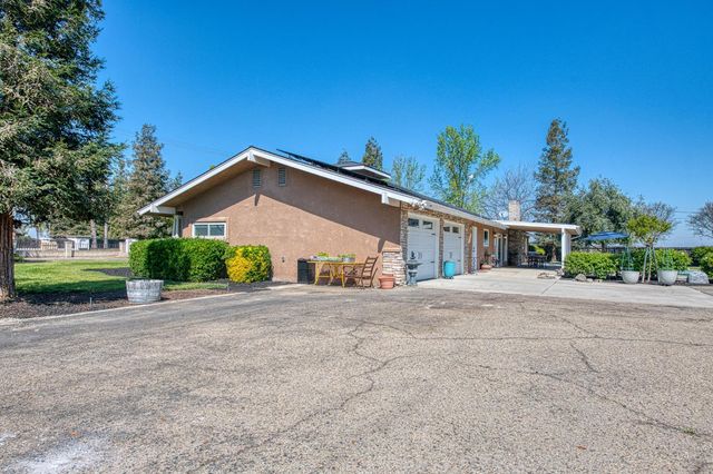 5650 S De Wolf Ave, Fowler, CA 93625