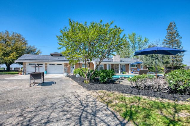 5650 S De Wolf Ave, Fowler, CA 93625