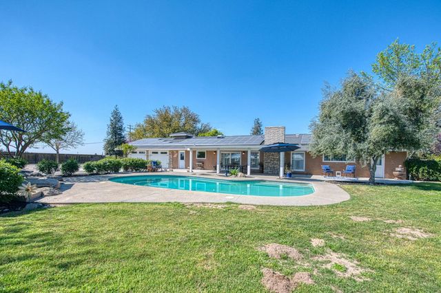 5650 S De Wolf Ave, Fowler, CA 93625