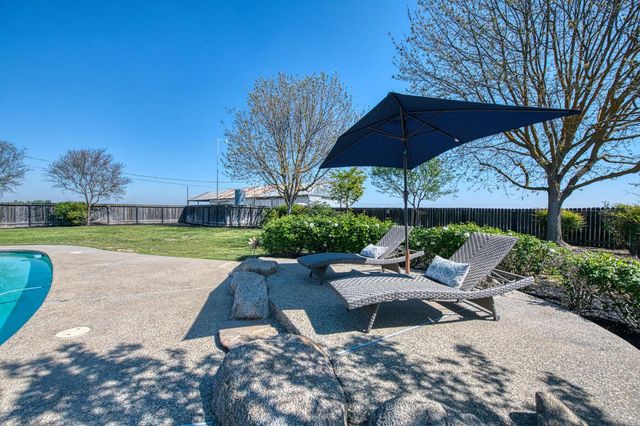 5650 S De Wolf Ave, Fowler, CA 93625