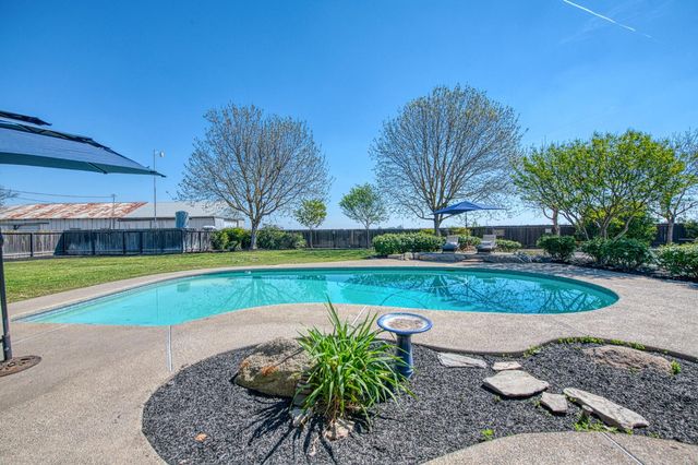 5650 S De Wolf Ave, Fowler, CA 93625