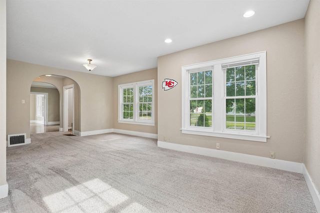 125 Home Park Boulevard, Waterloo, IA 50701