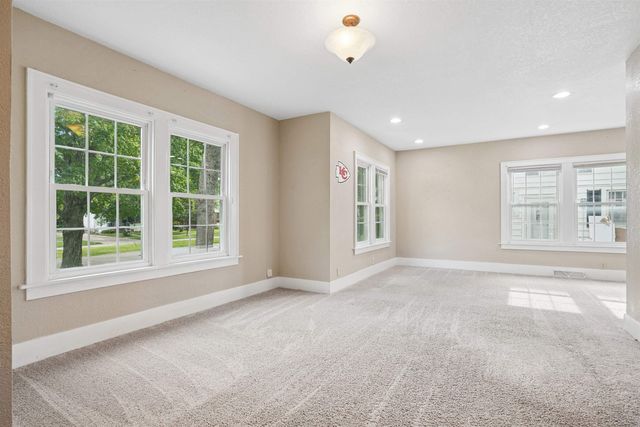 125 Home Park Boulevard, Waterloo, IA 50701