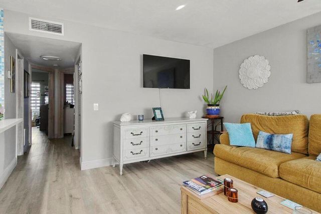 2920 Lake Osborne Drive 103, Lake Worth Beach, FL 33461