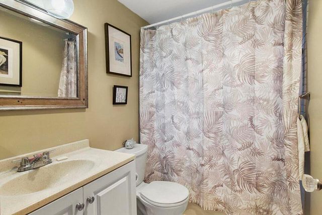 2920 Lake Osborne Drive 103, Lake Worth Beach, FL 33461
