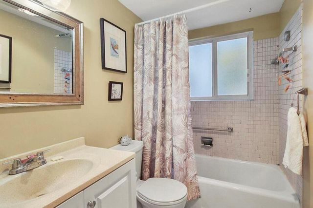 2920 Lake Osborne Drive 103, Lake Worth Beach, FL 33461