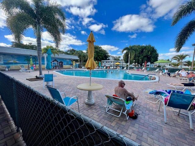 2920 Lake Osborne Drive 103, Lake Worth Beach, FL 33461