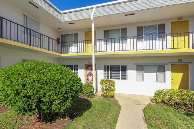 2920 Lake Osborne Drive 103, Lake Worth Beach, FL 33461
