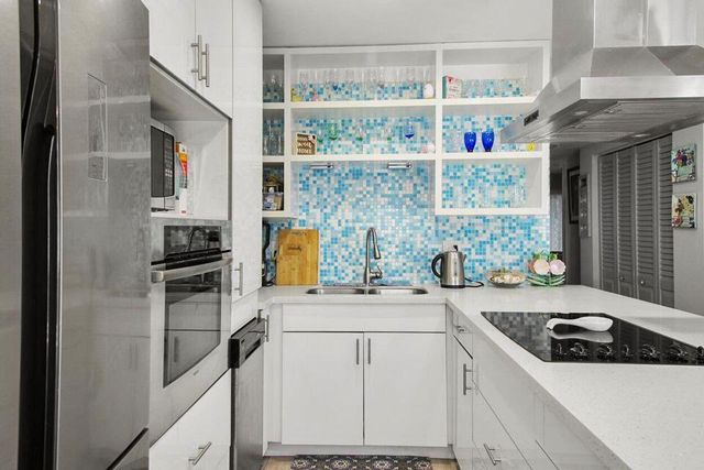 2920 Lake Osborne Drive 103, Lake Worth Beach, FL 33461