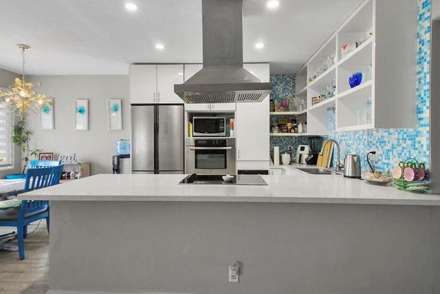 2920 Lake Osborne Drive 103, Lake Worth Beach, FL 33461