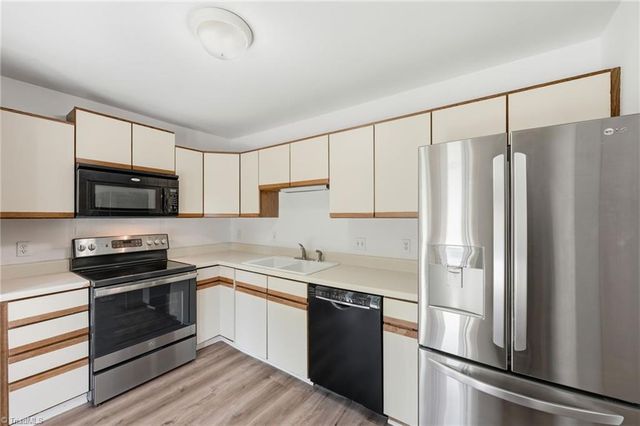 1121 Sherwood Drive 10, Burlington, NC 27215
