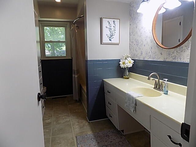 1634 S St Charles Avenue, Springfield, MO 65804