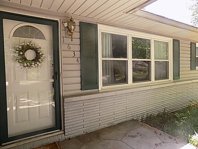 1634 S St Charles Avenue, Springfield, MO 65804