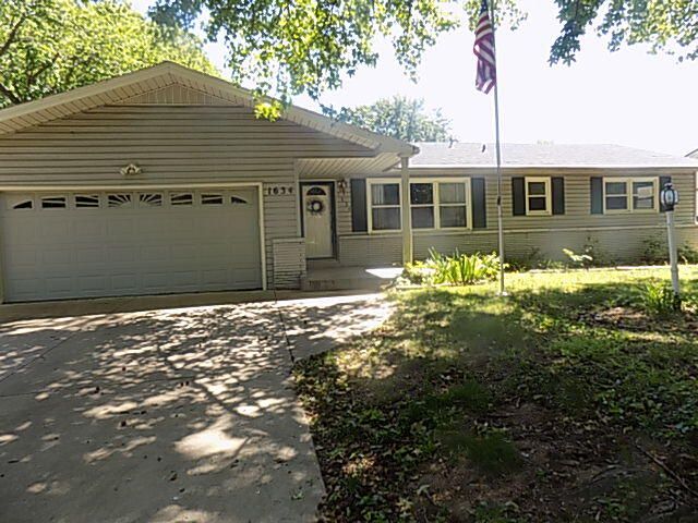 1634 S St Charles Avenue, Springfield, MO 65804