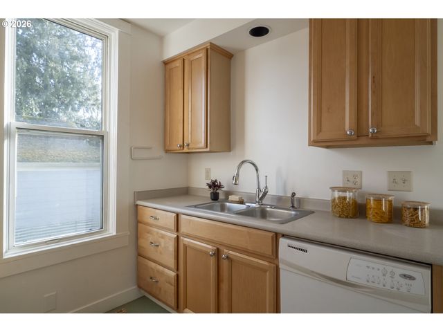 4057 N BORTHWICK Ave, Portland, OR 97227