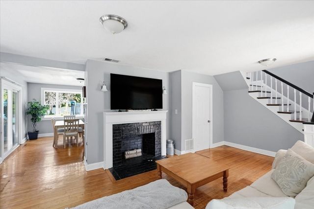 492 State Rd, Plymouth, MA 02360