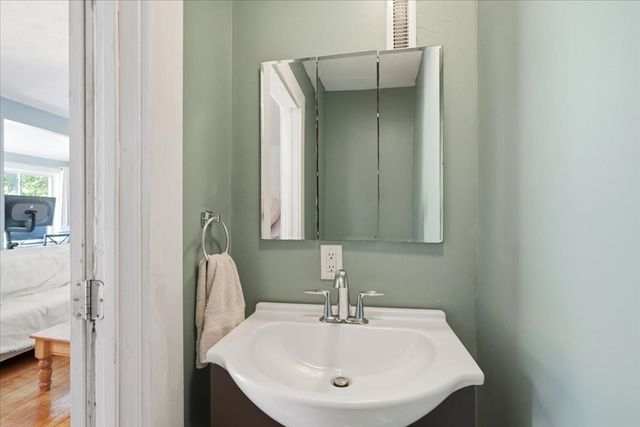 492 State Rd, Plymouth, MA 02360