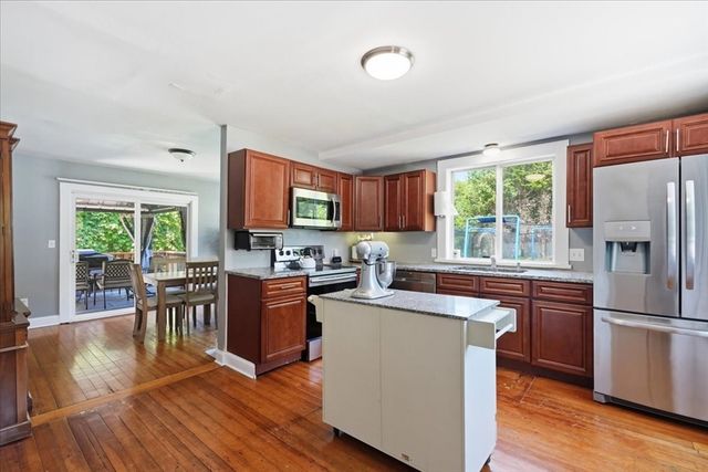 492 State Rd, Plymouth, MA 02360