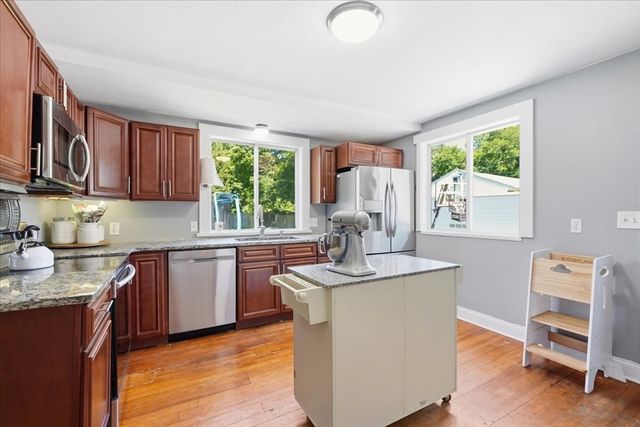 492 State Rd, Plymouth, MA 02360