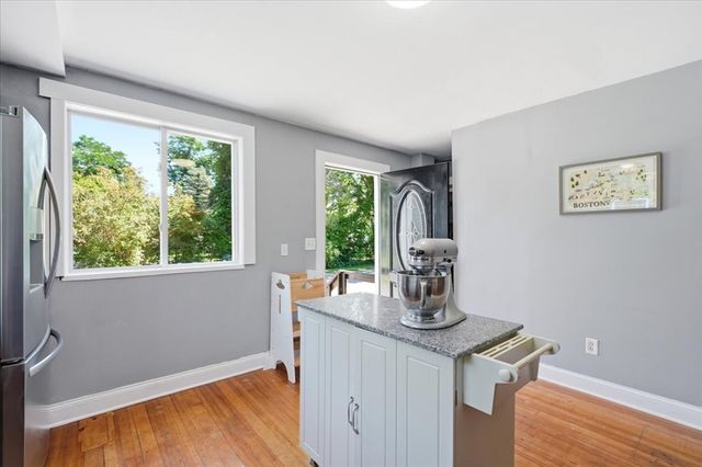 492 State Rd, Plymouth, MA 02360