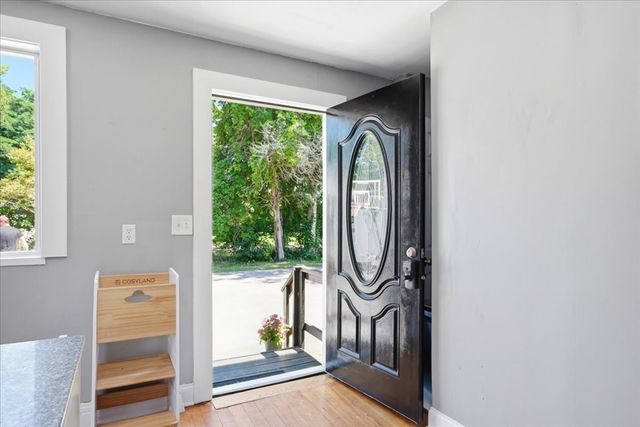 492 State Rd, Plymouth, MA 02360