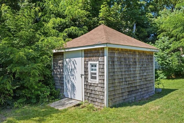 492 State Rd, Plymouth, MA 02360