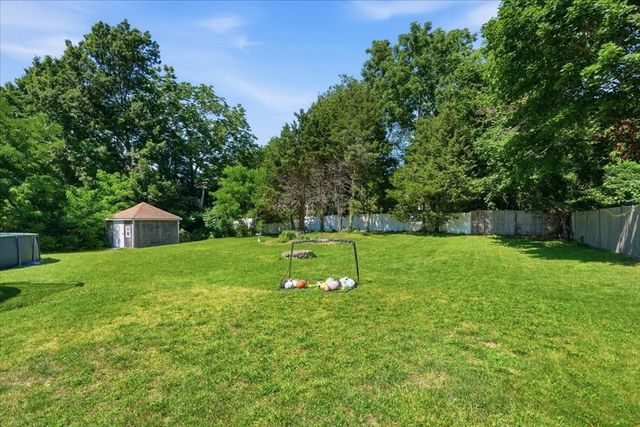 492 State Rd, Plymouth, MA 02360