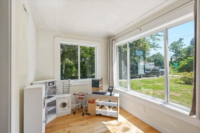 492 State Rd, Plymouth, MA 02360