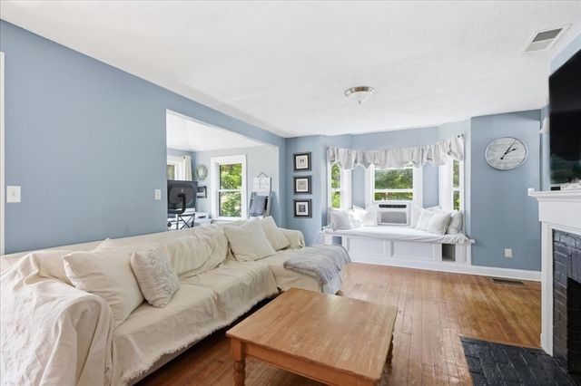 492 State Rd, Plymouth, MA 02360