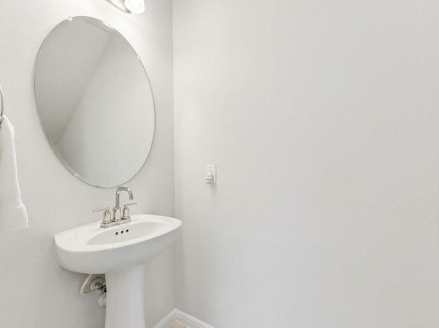 5303 Marsh LN, Buda, TX 78610