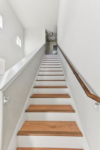 5303 Marsh LN, Buda, TX 78610